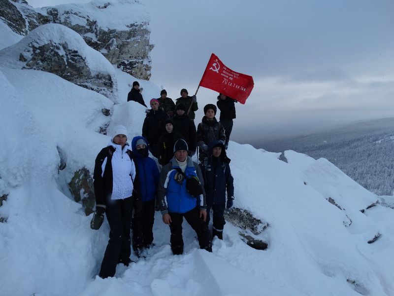 Поисковики Башкирии подняли на гору хребта Таганай «Знамя Победы»