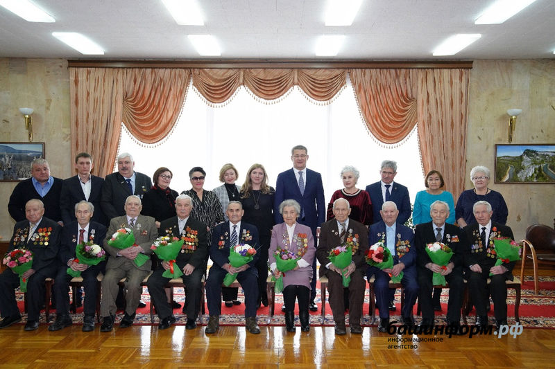 Радий Хабиров вручил ветеранам первые юбилейные медали «75 лет Победы в Великой Отечественной войне»