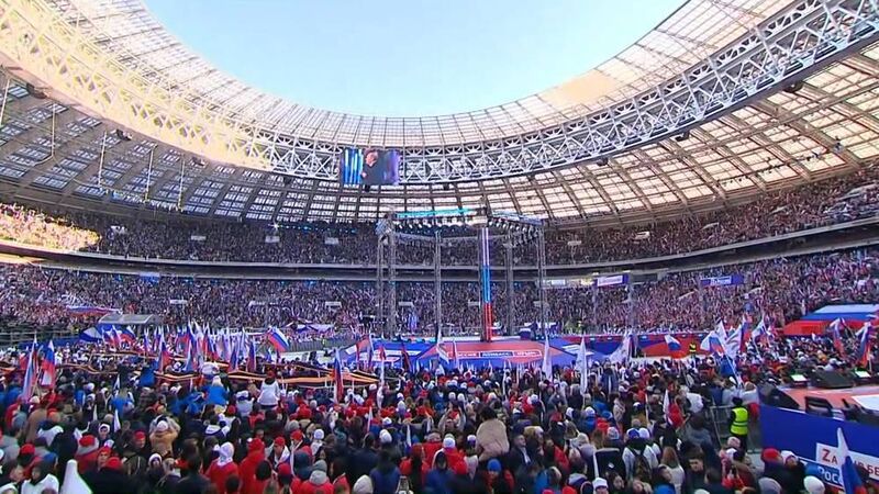 Более 200 тысяч россиян пришли в Лужники на митинг в честь «крымской весны»