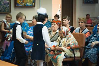 Уфимские волонтеры организовали детский концерт для ветеранов