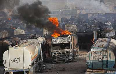На шоссе под Кабулом боевики сожгли 400 автоцистерн с горючим