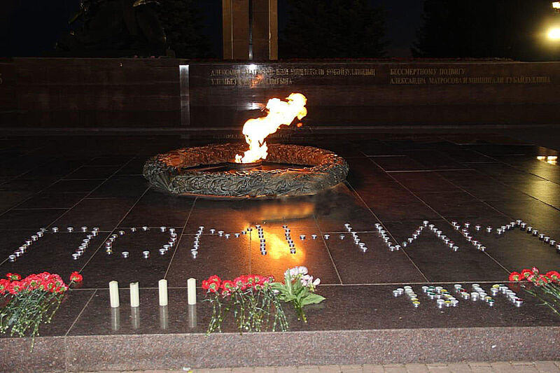 Уфа, Бирск, Благовещенск, Ишимбай и далее — по всей Башкирии почтили память тех, кто 22 июня 1941 года первыми вступили в сражение с ненавистным врагом, всех героев и участников Великой Отечественной войны…