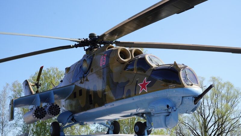 В парке Победы посёлка Чишмы открыли памятник боевому вертолёту Ми-24 