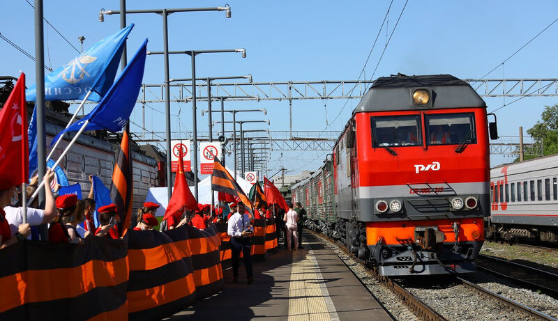 В Уфе более 10 тысяч человек встретили поезд акции «Мы – армия страны! Мы – армия народа!»