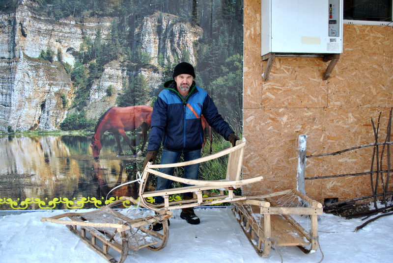 Ветеран Афганистана Ринат Ханов строит необычные дома, возвращает к жизни трактора и возрождает древние ремесла