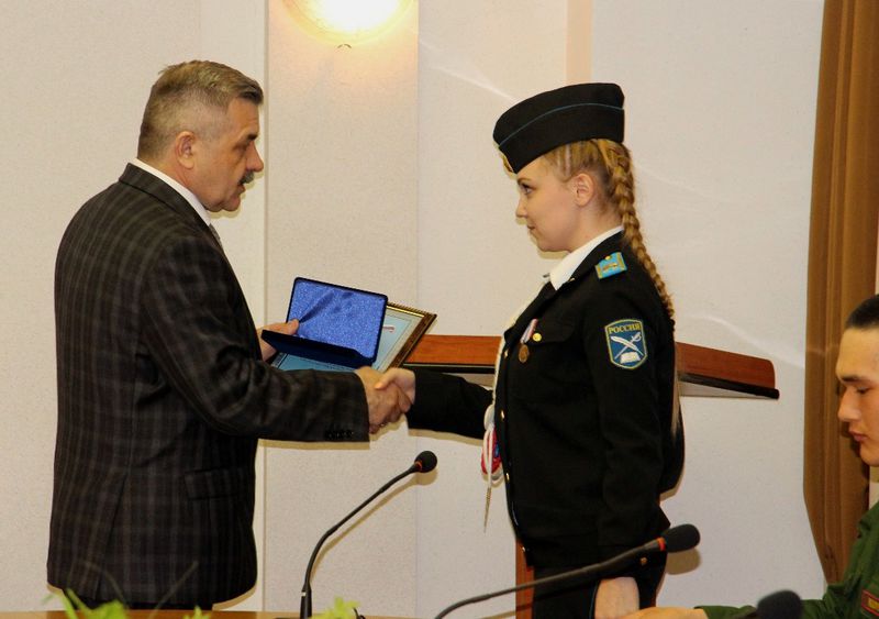 Михаил Закомалдин наградил юных жителей республики нагрудным знаком «Горячее сердце»