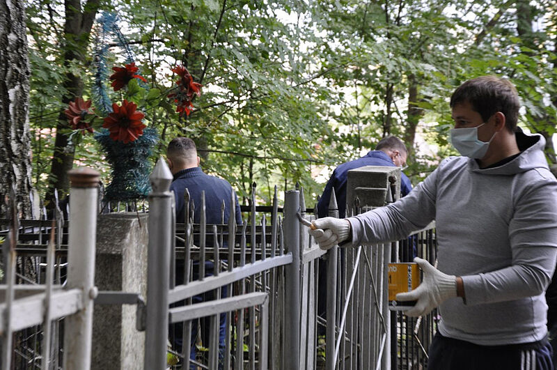 В Башкортостане волонтеры привели в порядок более 300 могил ветеранов