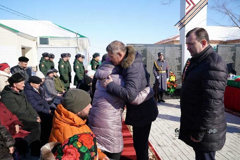 Радий Хабиров поручил главам муниципалитетов оказывать всестороннюю помощь семьям погибших на Украине военнослужащих