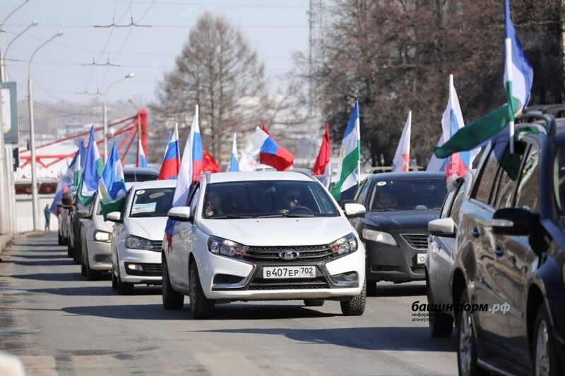 В День воссоединения с Крымом в Уфе прошел патриотический автопробег