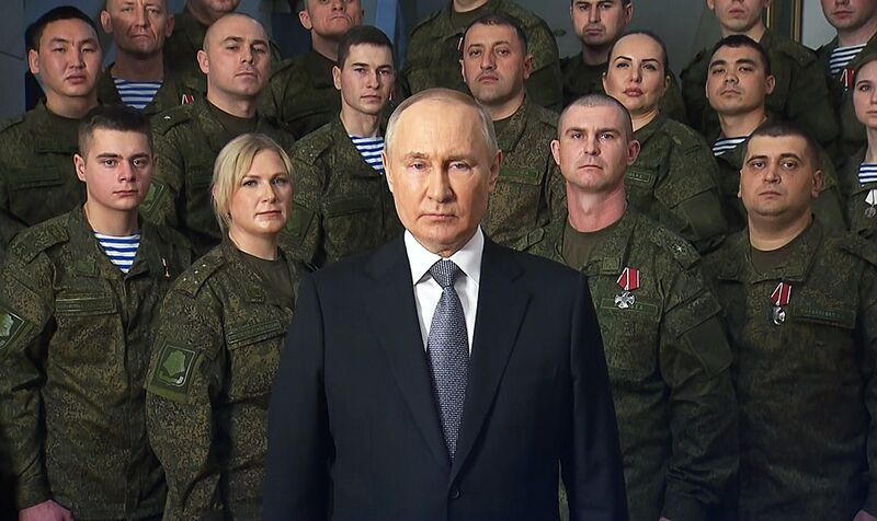 Владимир Путин в новогоднем обращении к народу России призвал россиян бороться по примеру участников спецоперации